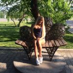 Девушка приглашает парней попасть в страну чудес? Бийск